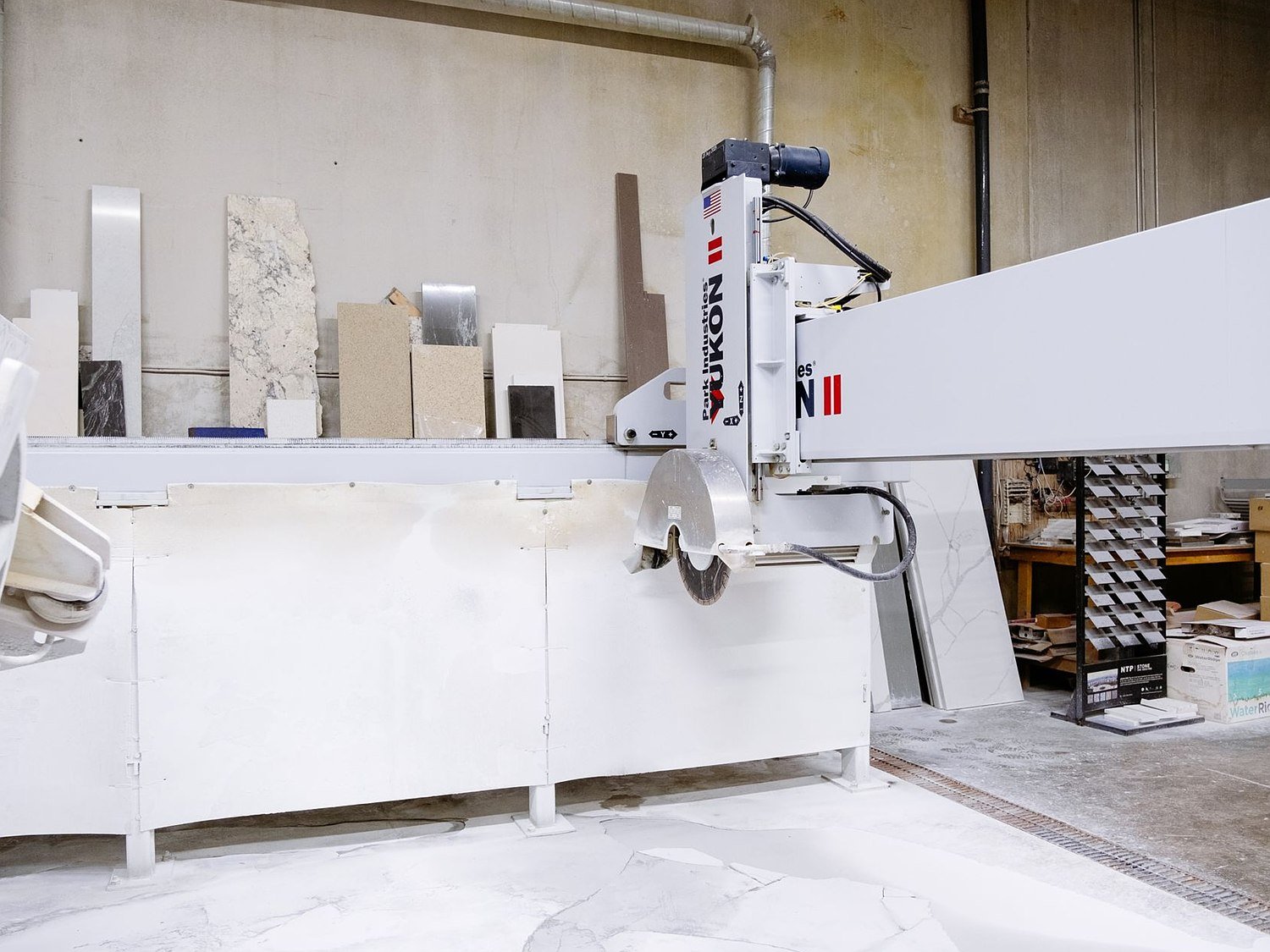 Marble slab on the polishing line in the factory